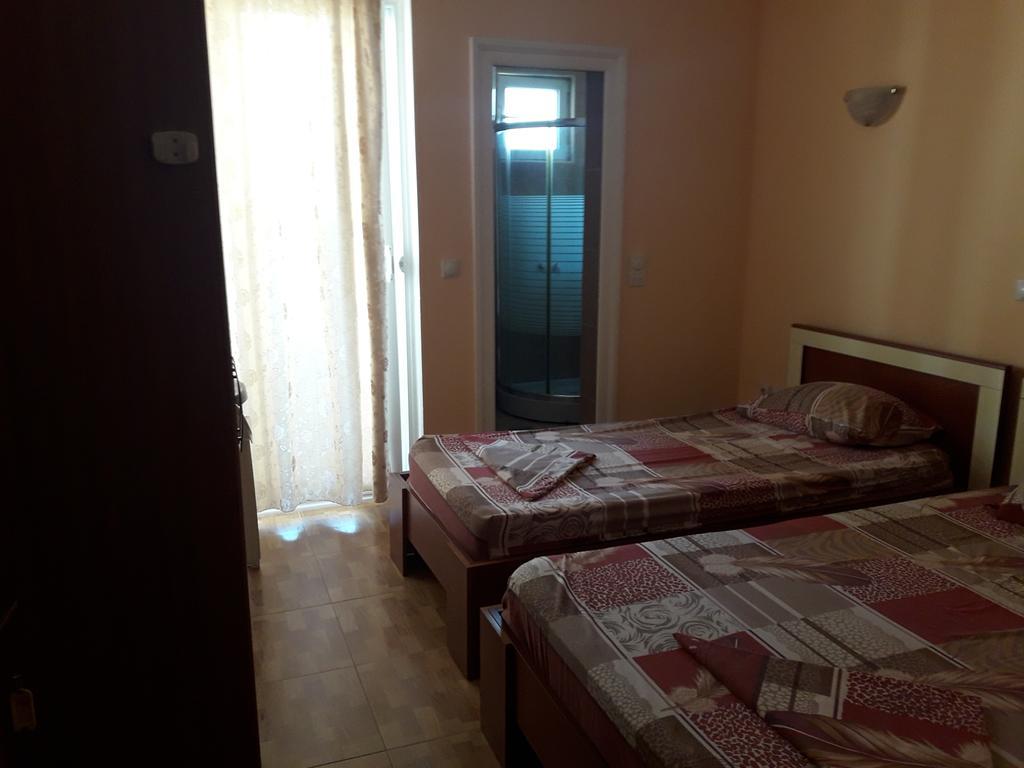 Grandino Rooms & Apartments Ulcinj Exterior photo